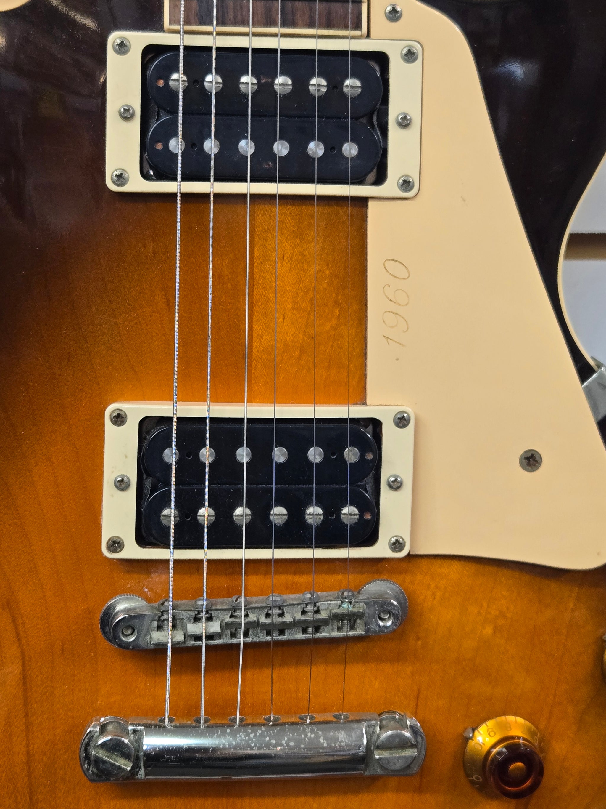 gibson les paul classic 1960 tobacco sunburst Gibson Les Paul Classic “1960 Reissue Model” Electric Guitar — 2001, T gibson les paul classic 1960 tobacco sunburst Gibson Les Paul Classic “1960 Reissue Model” Electric Guitar — 2001, T