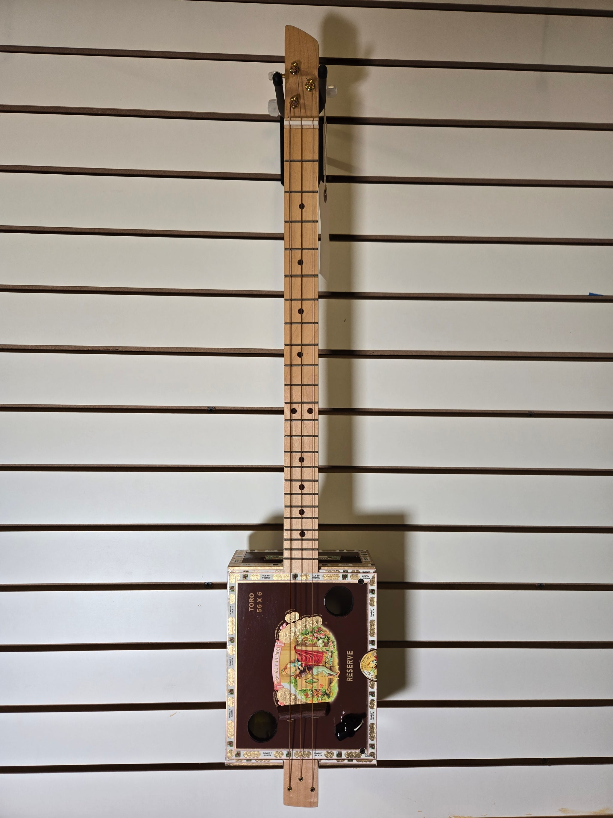 tobacco box guitar Resophonic Sunburst mounting hardware and knobs My First CBG : 13